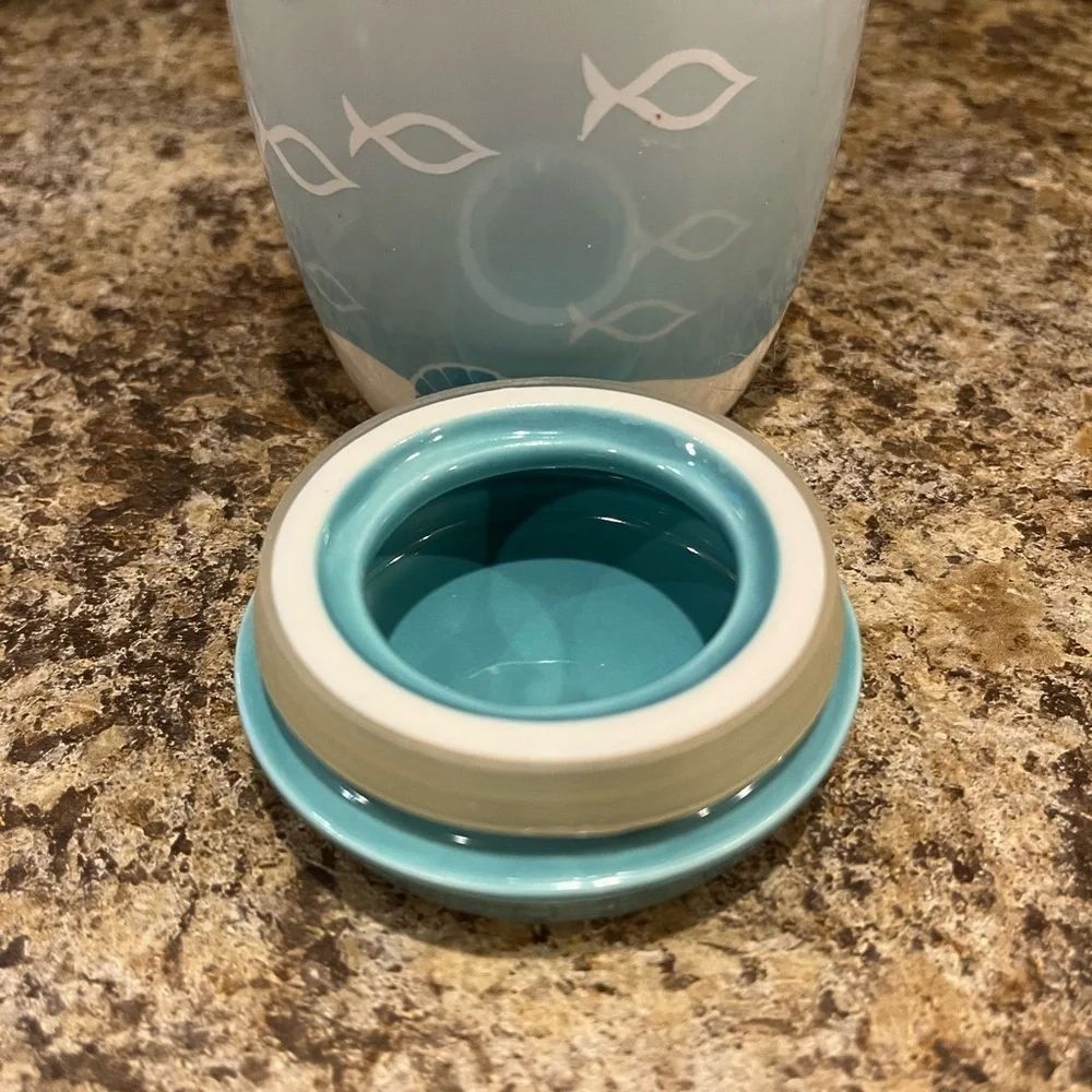 NEW Yankee Candle Bahama Breeze Blue Candle in Ocean Themed Collectable Jar